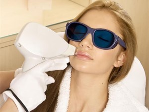 Adiós a las manchas faciales: todo sobre el fotorejuvenecimiento y sus resultados