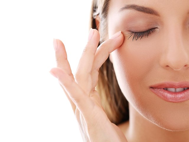 Elimina las bolsas de los ojos gracias al lifting facial